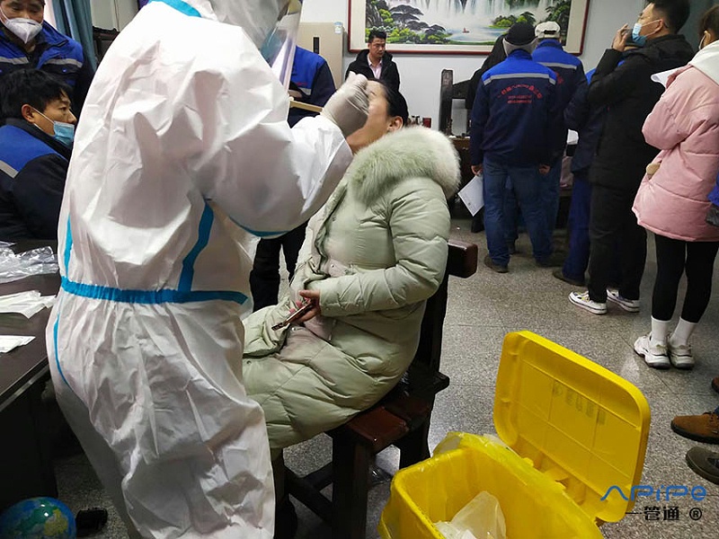 還在為過(guò)年回家做核酸煩惱嗎？《一管通》通風(fēng)管道制作公司統(tǒng)一為員工做核酸檢測(cè)