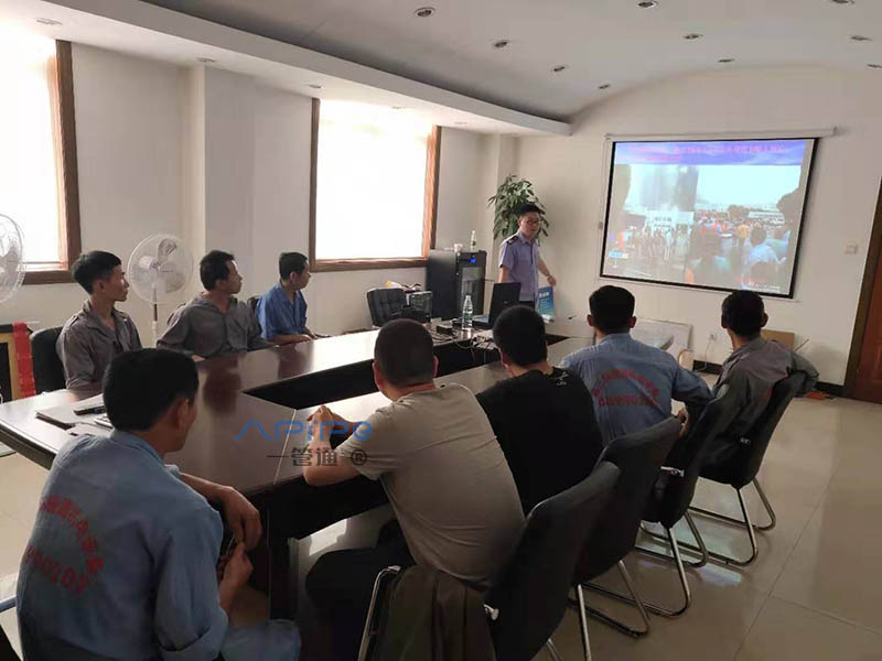 無錫一管通通風(fēng)管道制造公司安排員工進(jìn)行消防培訓(xùn)現(xiàn)場(chǎng)圖拍攝