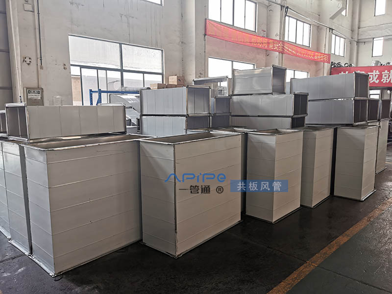 共板風(fēng)管裝車發(fā)貨江陰，用于地下車庫通風(fēng)與消防排煙工程